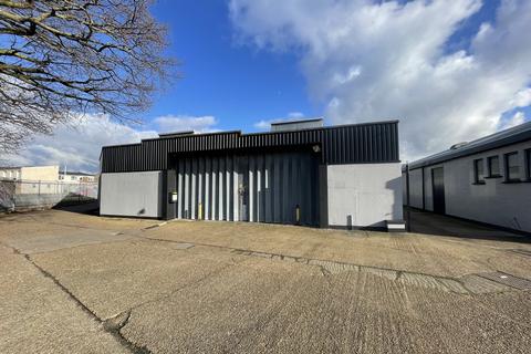 Industrial unit to rent, Tonbridge Rd Romford RM3 8TS