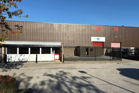 Distribution warehouse to rent, Rufford Court, Hardwick Grange Warrington WA1 4RF