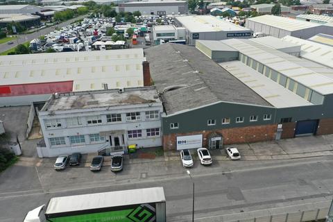 Warehouse to rent, Lyons Road, Trafford Park Manchester M17 1RN