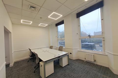 Office to rent, 24 Blythswood Sq Glasgow G2 4BG