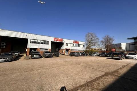 Distribution warehouse to rent, Blackthorne Rd Slough SL3 0AX