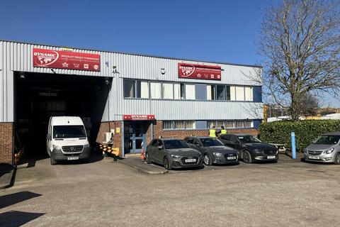 Distribution warehouse to rent, Blackthorne Rd Slough SL3 0AX