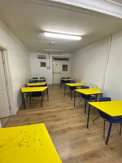 Hairdresser and barber shop to rent, 17-19 Fladbury Rd London N15 6SB