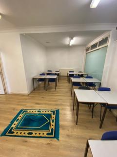 Hairdresser and barber shop to rent, 17-19 Fladbury Rd London N15 6SB