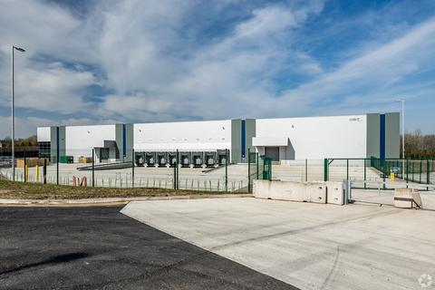 Distribution warehouse to rent, 87 James Kearns Av Rochdale OL16 4NZ