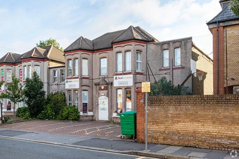 Mixed use to rent, 34 Mansfield Rd Ilford IG1 3BD