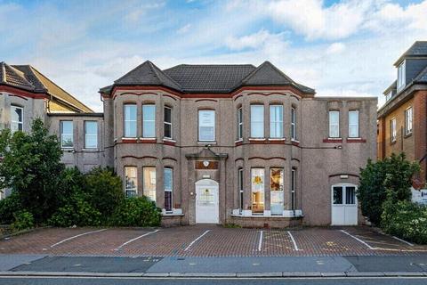 Mixed use to rent, 34 Mansfield Rd Ilford IG1 3BD