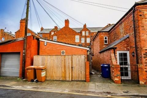 Pub to rent, 38 Alexandra Rd Cleethorpes DN35 8LE
