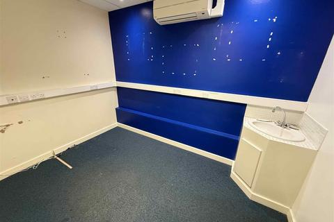 Retail property (high street) to rent, 15 Victoria Street Crewe CW1 2HF