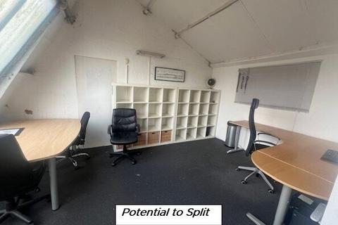 Warehouse to rent, Stirling Way Borehamwood WD6 2FT