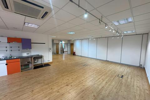Office to rent, Centennial Ave Borehamwood WD6 3SX