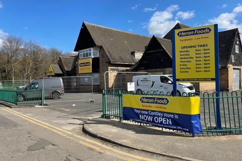 Retail property (high street) to rent, Acacia Rd Doncaster DN4 6NR