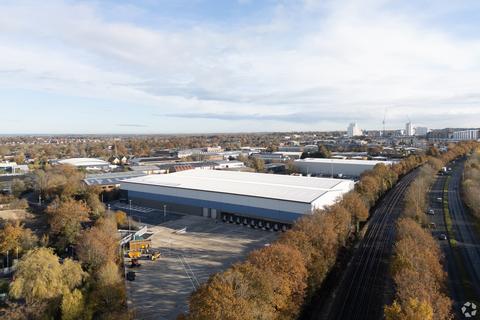 Distribution warehouse to rent, Longshot Ln Bracknell RG12 1RL
