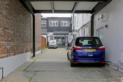 Industrial unit to rent, Bedford Rd London N2 9DB
