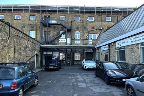 Industrial unit to rent, Sandown Rd Watford WD24 7DH