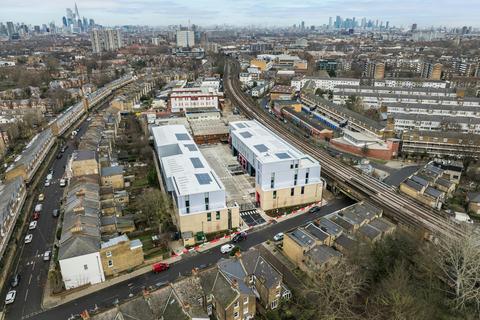 Property to rent, Lilford Rd London SE5 9HR