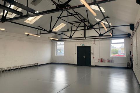 Industrial unit to rent, 19-31 Lister Rd Glasgow G52 4BH
