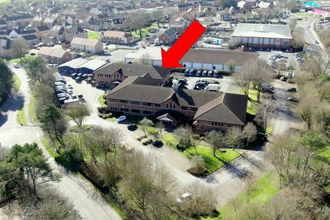 Office to rent, Horton Av Devizes SN10 2AZ