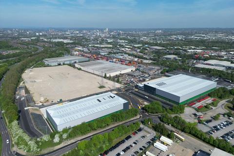 Distribution warehouse to rent, Valley Farm Rd Leeds LS10 1SE