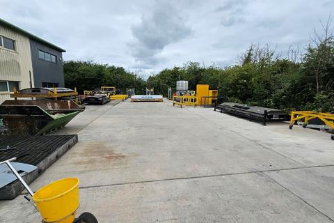Warehouse to rent, Commerce Way Melksham SN12 6NB