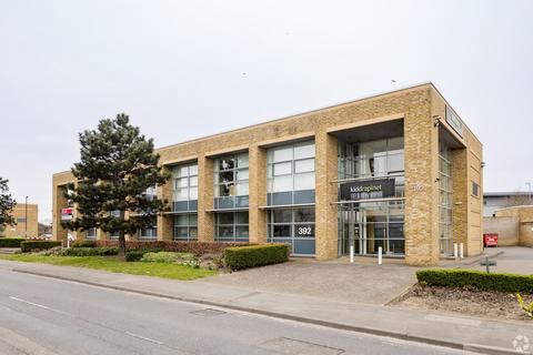 Distribution warehouse to rent, 391 Edinburgh Ave Slough SL1 4UF