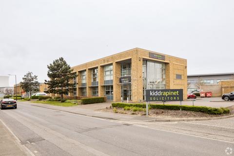 Distribution warehouse to rent, 391 Edinburgh Ave Slough SL1 4UF