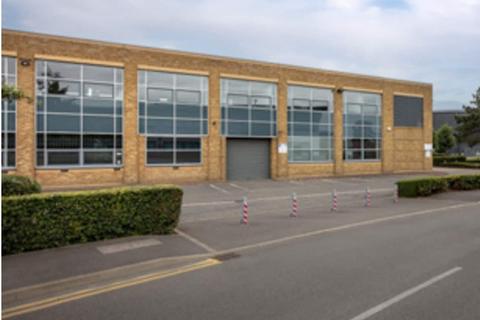 Distribution warehouse to rent, 391 Edinburgh Ave Slough SL1 4UF