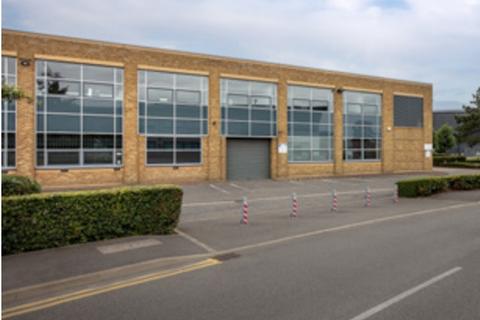Distribution warehouse to rent, 391 Edinburgh Ave Slough SL1 4UF