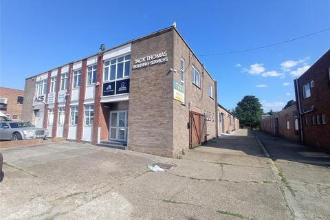 Distribution warehouse to rent, 20 Towerfield Rd Southend On Sea SS3 9QE