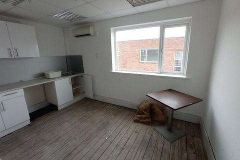 Distribution warehouse to rent, 20 Towerfield Rd Southend On Sea SS3 9QE