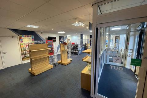 Retail property (high street) to rent, Crescent Rd Harrogate HG1 2WJ