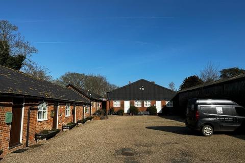 Office to rent, Parsonage Stocks Rd Faversham ME13 0PN
