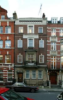 Healthcare facility to rent, 43-45 Queen Anne St London W1G 9JE
