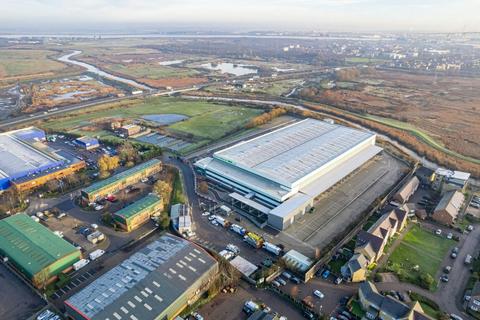 Distribution warehouse to rent, Orbital E Dartford DA1