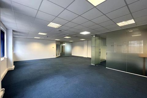 Office to rent, 25 High St Banbury OX16 5EG
