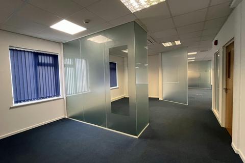 Office to rent, 25 High St Banbury OX16 5EG