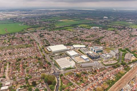 Distribution warehouse to rent, Millington Rd Hayes UB3 4AZ