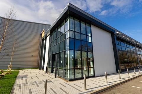Distribution warehouse to rent, Millington Rd Hayes UB3 4AZ