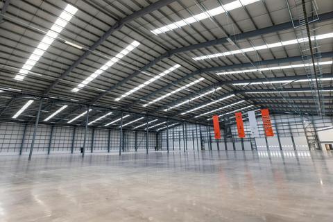 Distribution warehouse to rent, Millington Rd Hayes UB3 4AZ