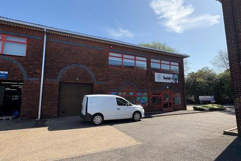 Industrial unit to rent, 3 Canada Close Banbury OX16 2RT