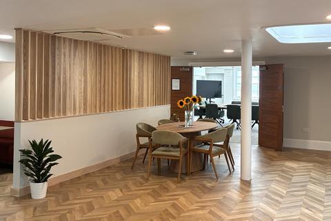 Office to rent, 4 Queen St Bath BA1 1HE