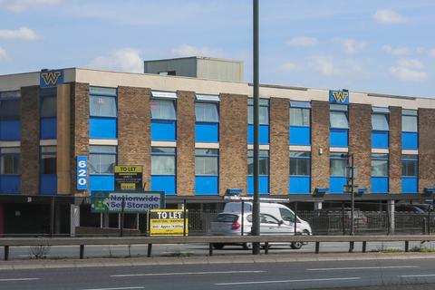 Warehouse to rent, 620 Western Av London W3 0TE