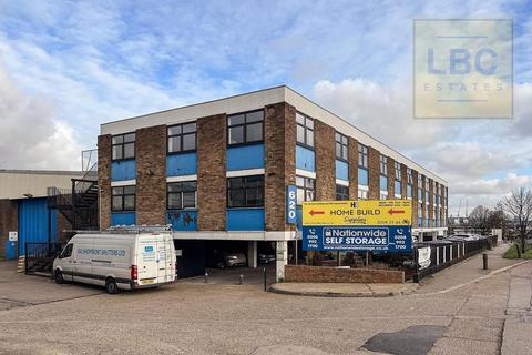 Warehouse to rent, 620 Western Av London W3 0TE