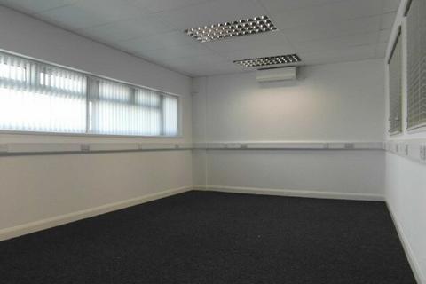 Industrial unit to rent, 28-30 Fowler Rd Ilford IG6 3UT