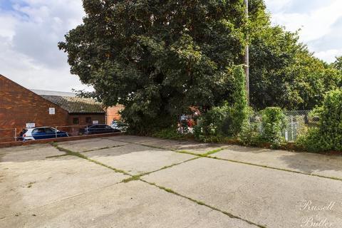 Retail property (high street) to rent, Market Hl Buckingham MK18 1JT