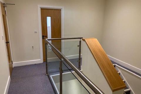 Industrial unit to rent, Station Rd Kings Langley WD4 8LQ