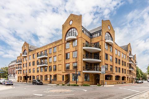 Retail property (high street) to rent, Knighten St London E1W 1PW