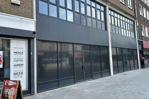 Retail property (high street) to rent, 126 Above Bar St Southampton SO14 7DU