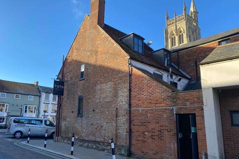 Pub for sale, 15 St. Thomas' Sq Newport PO30 1SL