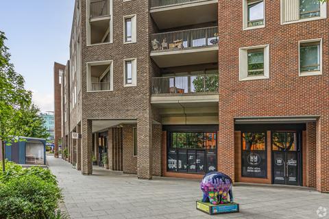 Retail property (high street) to rent, 3 Walworth Sq London SE17 1GA